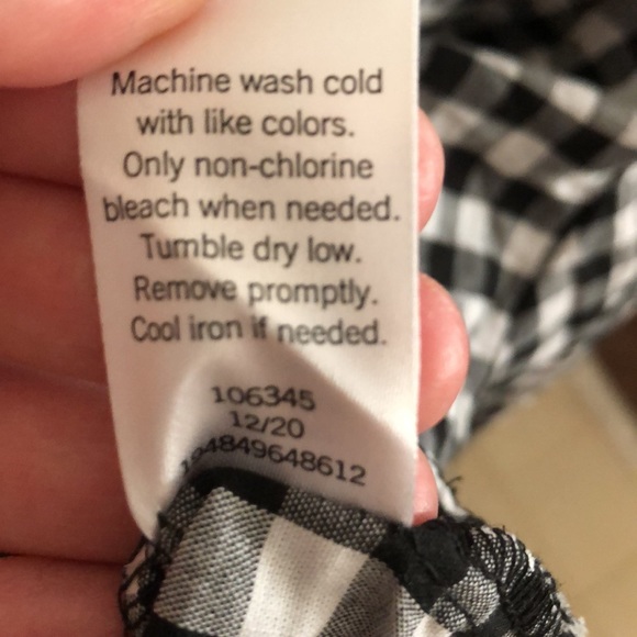 Junior’s SO Keyhole Tie Front Woven Blouse!! - Picture 6 of 6